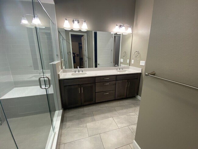 Building Photo - Incredible Home in Parker