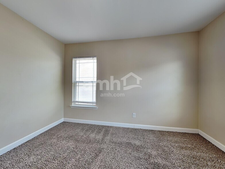 Building Photo - 132 Pine View Xing