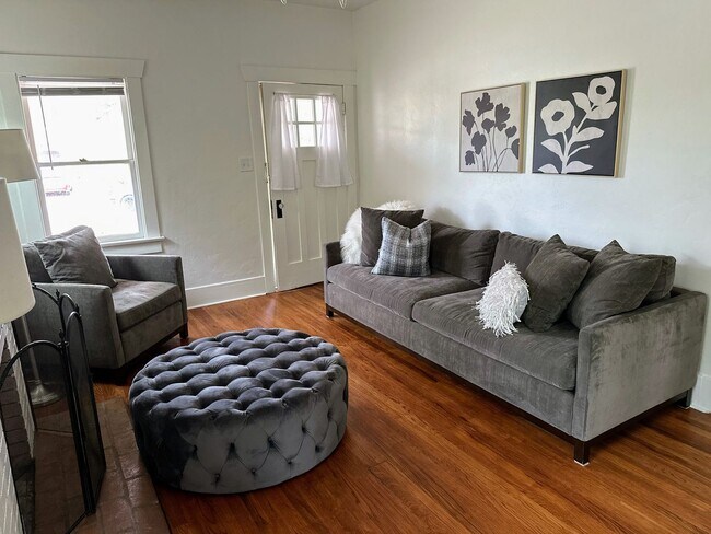 Building Photo - Charming 4BR/2BA Vintage Home in Historic ...