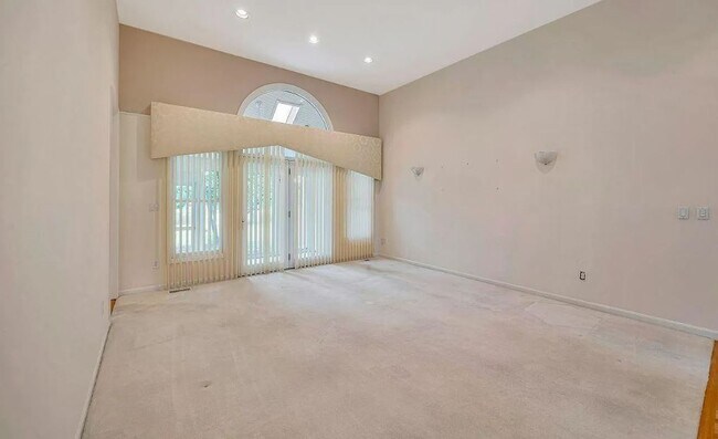 Building Photo - 9696 Carriage Run Ct
