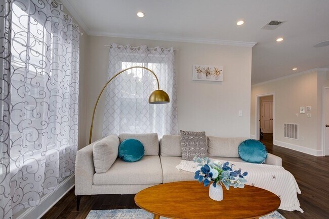 Building Photo - 384 Highland Ave