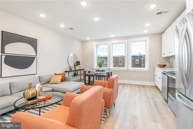 Building Photo - 2825 W Girard Ave