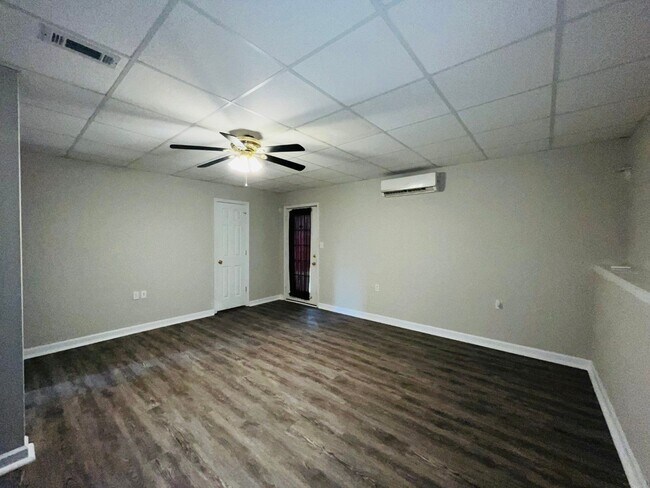 Building Photo - Northgate district! 4 bed/2.5 full bath, newly renovated, large lot, approx 2500 sqft, 2 car gara...