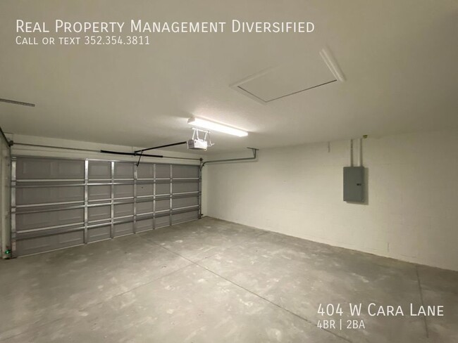 Building Photo - 404 W Cara Ln