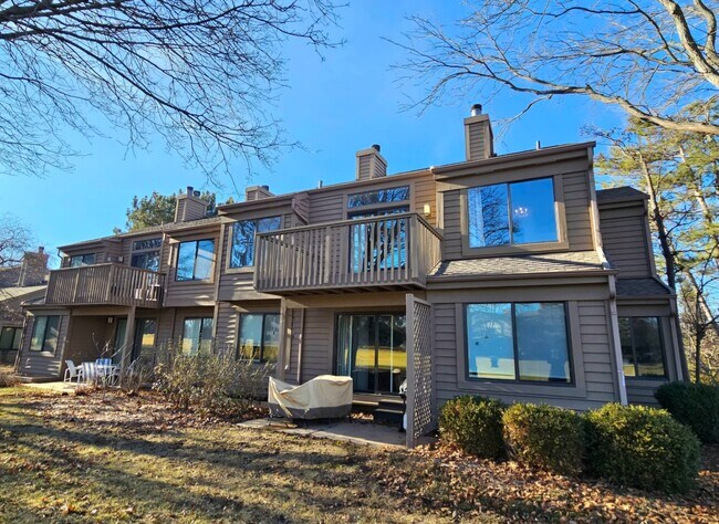 Building Photo - 755 Golf Ln