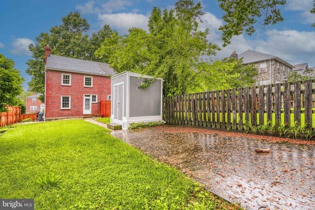 Building Photo - 521 Academy Rd