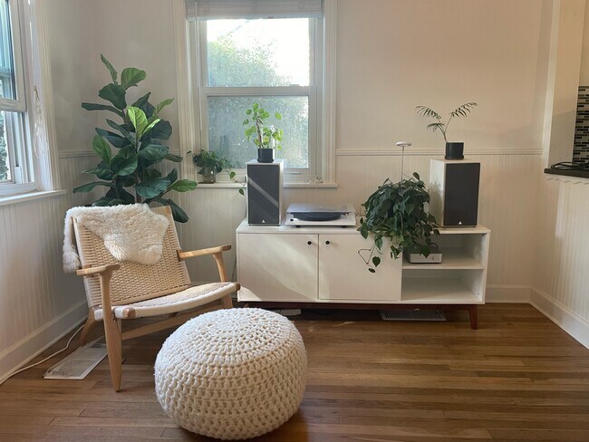 Building Photo - 1614 E 50th St