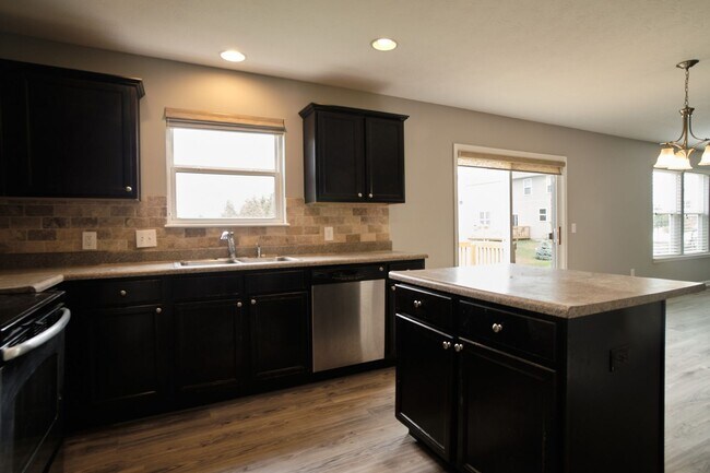 Building Photo - 4BDRM, 2.5 BA with finished basement in Westminster