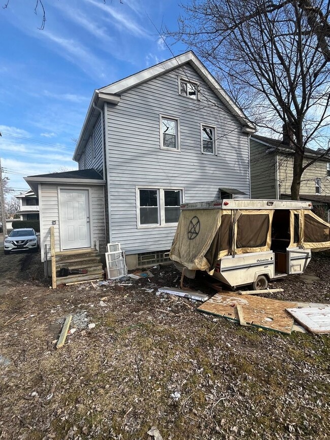 Building Photo - Cudell / West Boulevard Area - 3 bedroom/1...