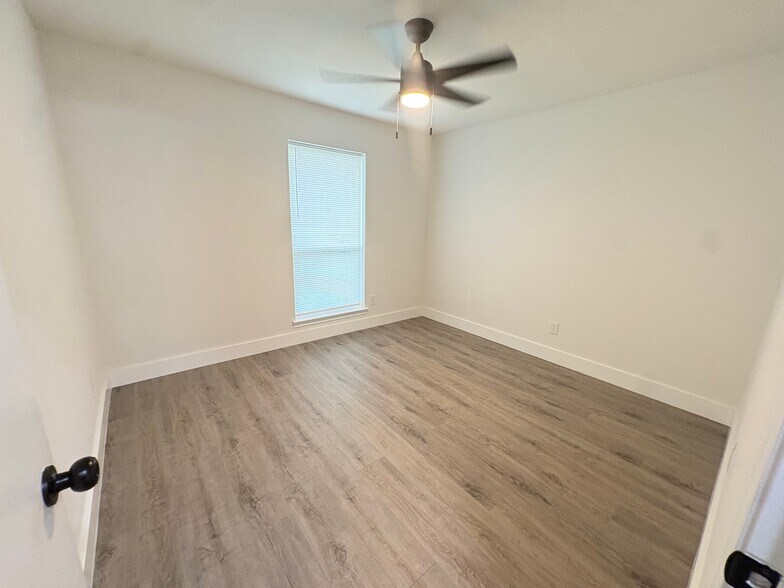 Building Photo - 3802 Roan Cir