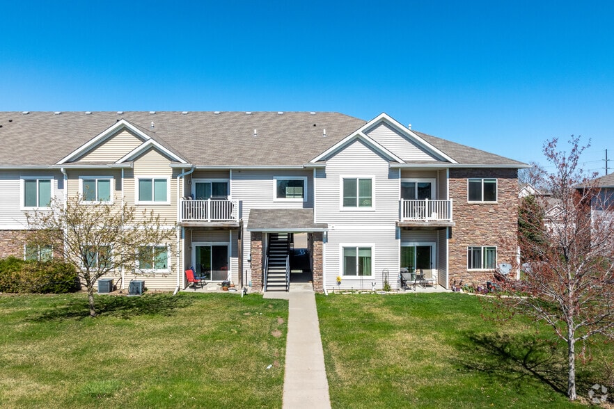 Primary Photo - Silver Oak Condos