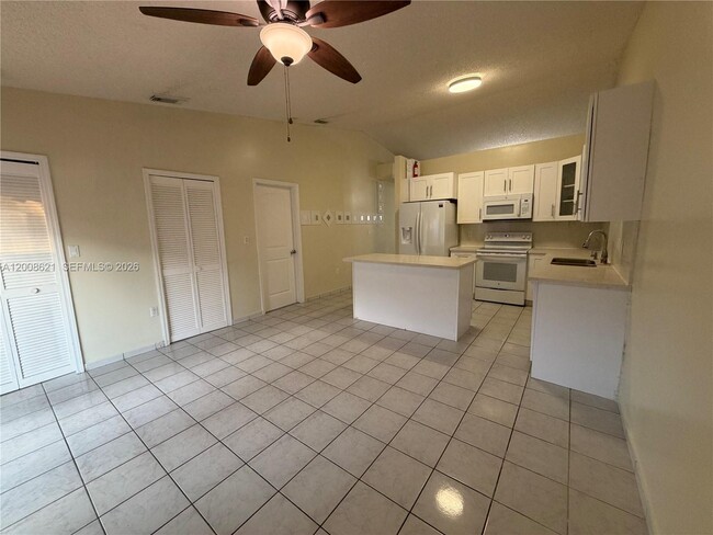Building Photo - 3159 W 73rd Pl
