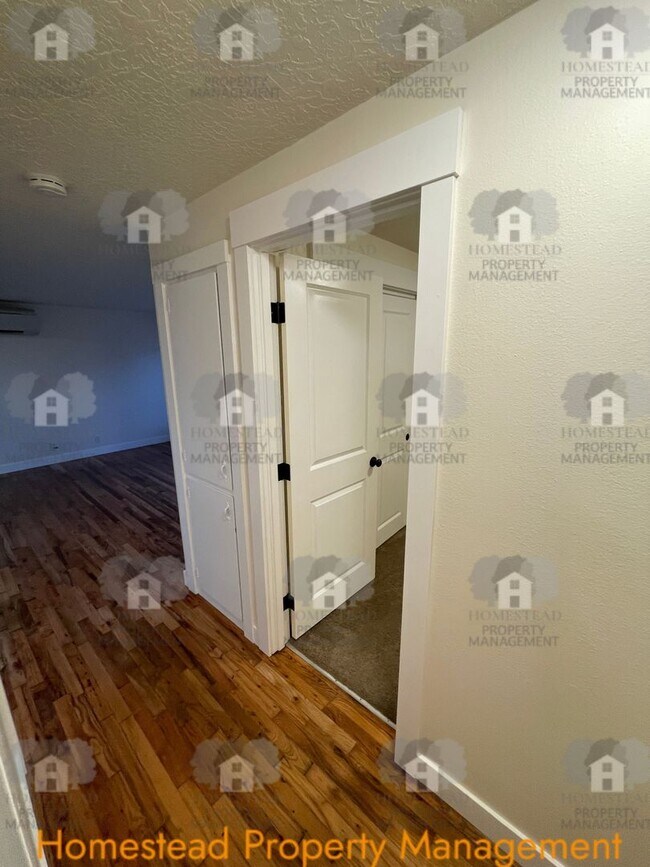 Building Photo - 425 S 8th St