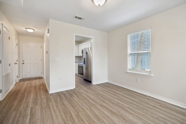 Building Photo - 4766 Pontchartrain Dr