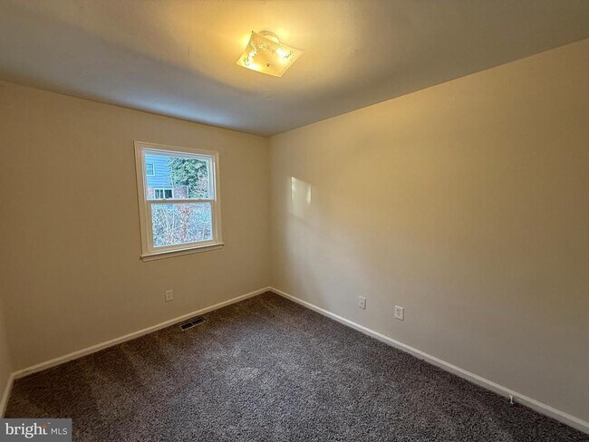 Building Photo - 4 Manchester Ct