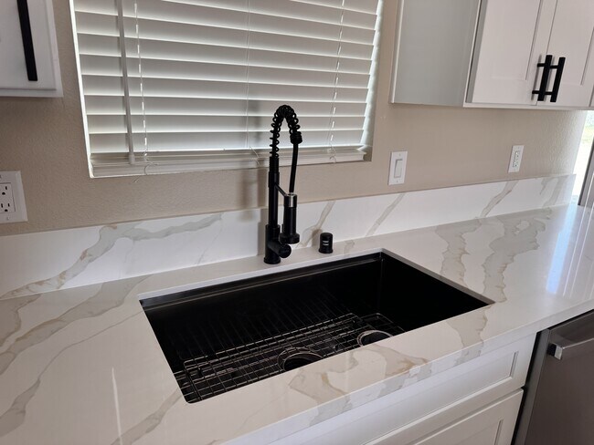 Building Photo - 10367 9th Ave