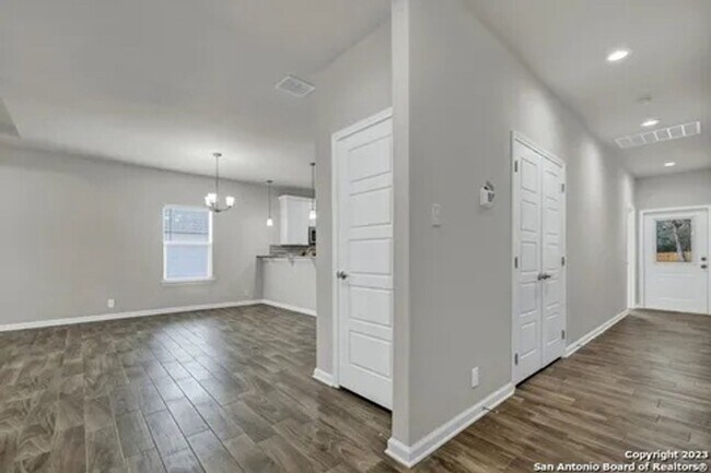 Building Photo - Charming 3BR House in Spring Branch