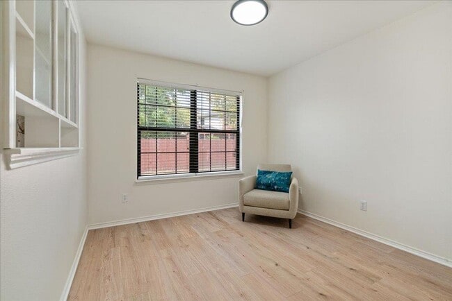 Building Photo - 708 Yosemite Trail