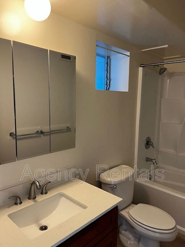 Building Photo - 1525 Kewalo St