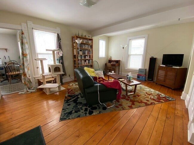 Building Photo - 947 E Gorham St