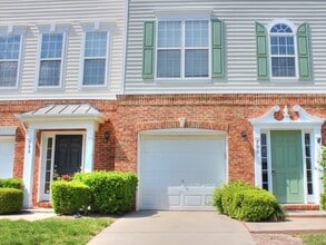 Building Photo - Great 2 Bedroom, 3 Floor Town Home with 1st Floor Bonus Room- Morrisville - Available July 15th!