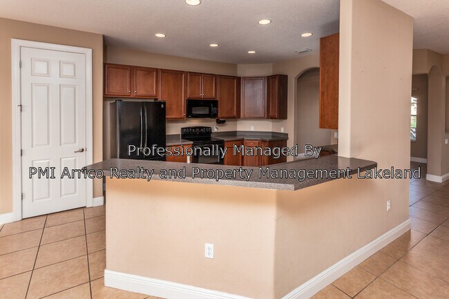 Building Photo - 3960 Sunset Lake Dr