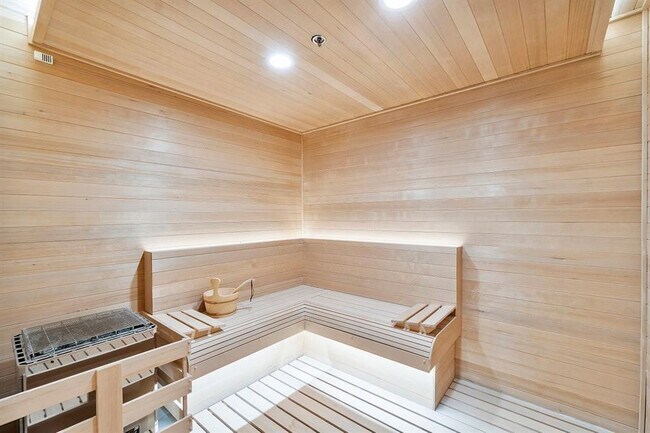 Building Photo - 1116 N Ocean Blvd