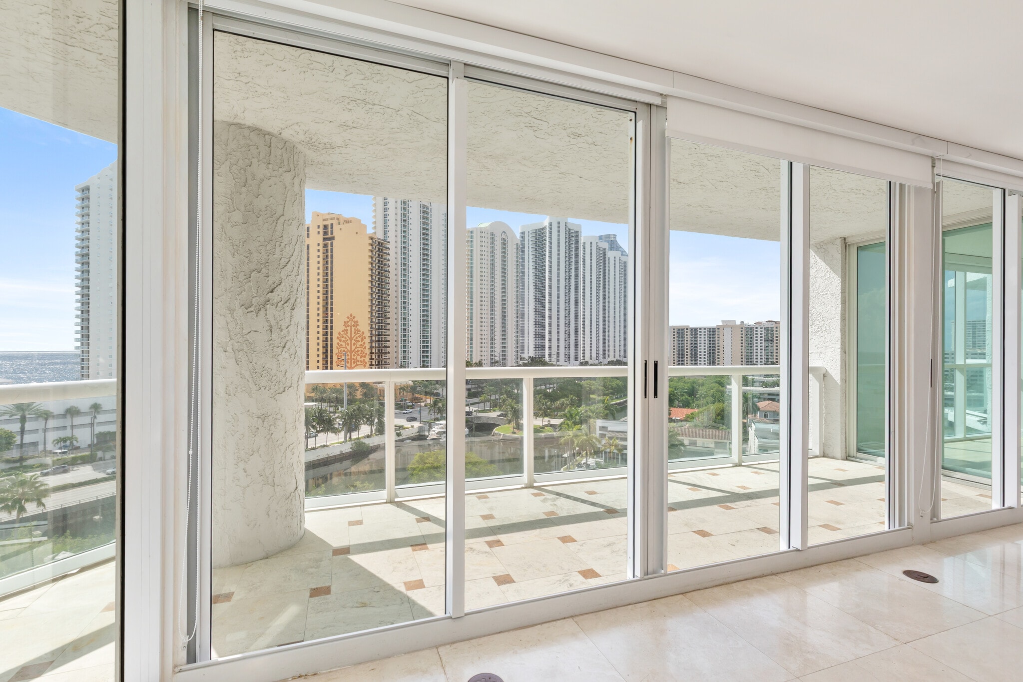 Building Photo - 16400 Collins Ave