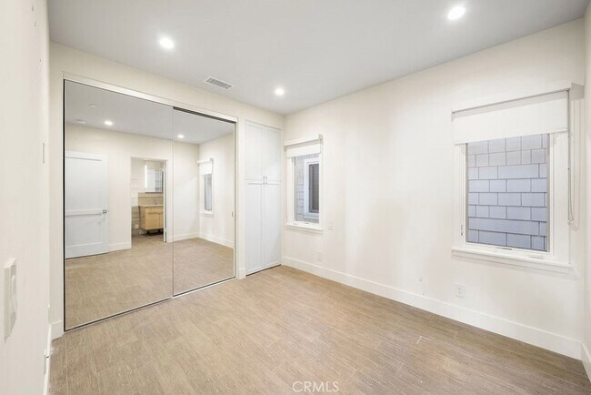 Building Photo - 376 Cliff Dr