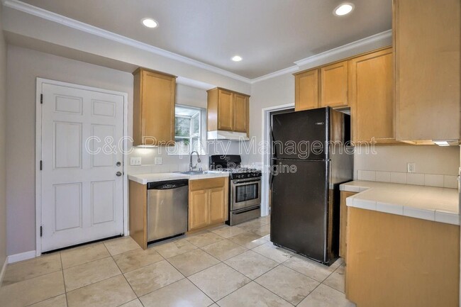 Building Photo - 815 Alice St