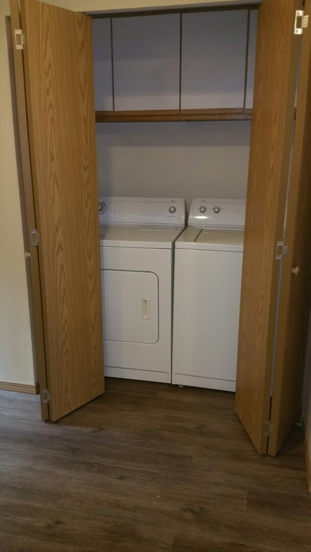 Building Photo - Spacious Puyallup Townhouse!