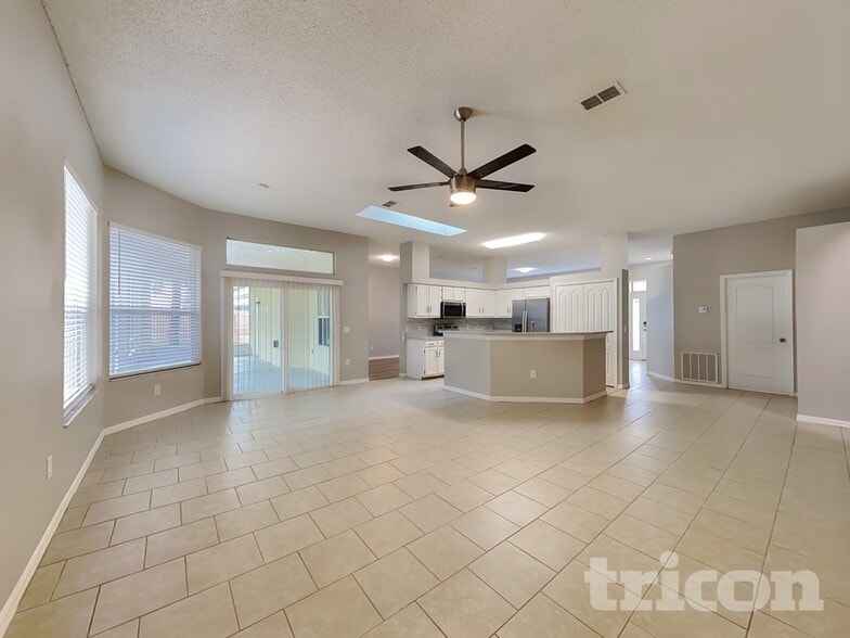 Building Photo - 250 Parkview Dr