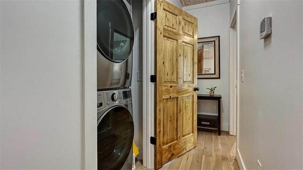 Building Photo - 360 Prince Dr