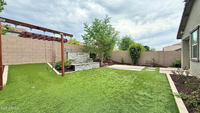 Building Photo - 5420 W Desert Hollow Dr