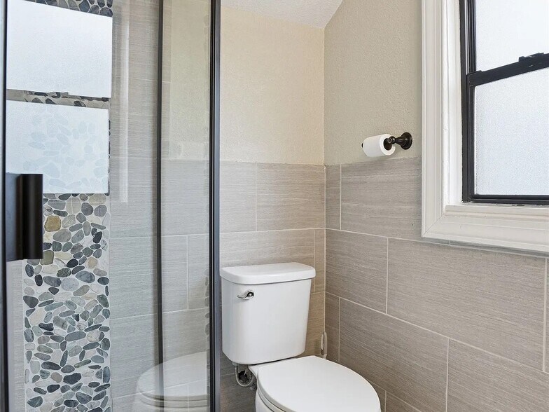 Building Photo - 1623 S Victor Ave