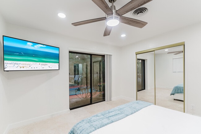 Building Photo - 1016 NE 26th Ave