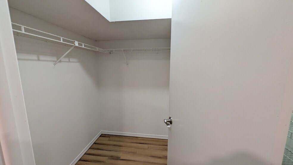 Building Photo - 48 Avonwood Rd