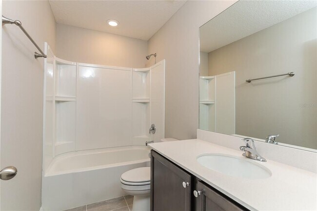 Building Photo - 360 Fern Ct