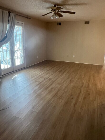 Building Photo - 743 Coventry Ln