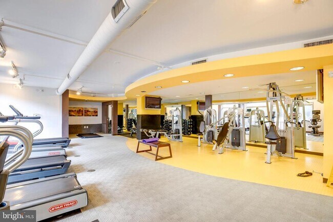 Building Photo - 3600 S Glebe Rd