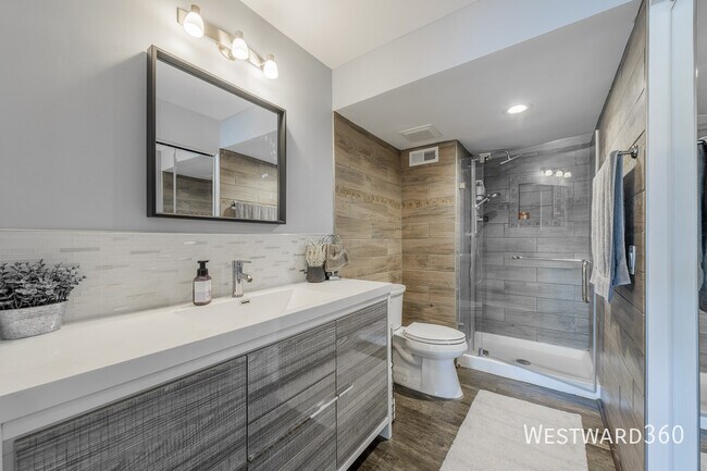 Building Photo - 5601 Carriage Way Dr