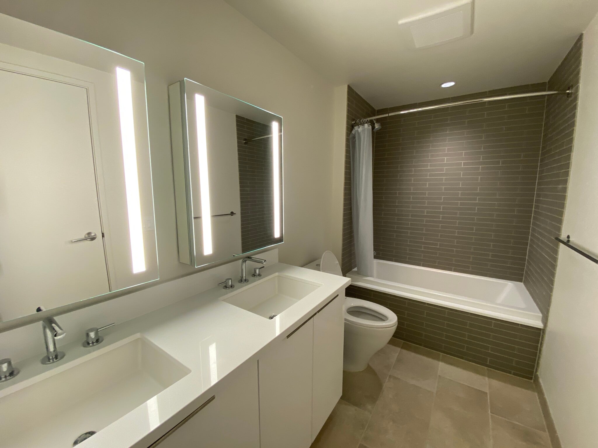 Bathroom - 1001 Queen St