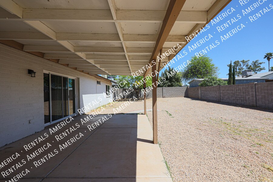 Building Photo - 1329 W Kristal Way