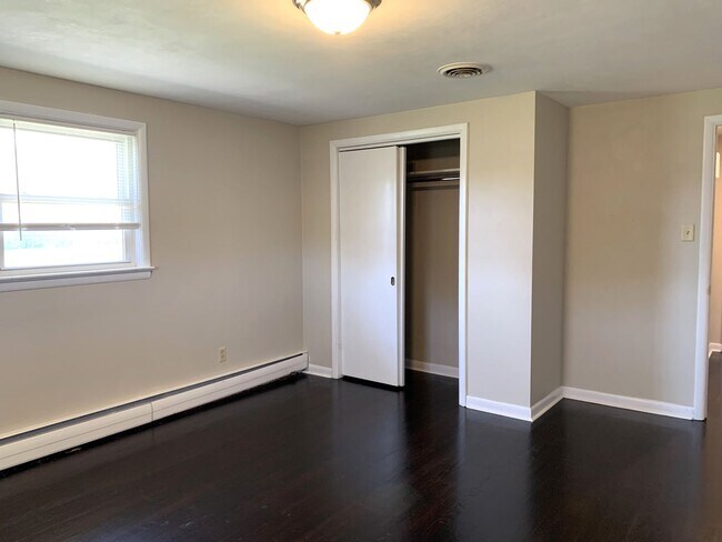 Building Photo - Move-in ready!! Bonus room that could easily be utilized as a 3rd bedroom!!