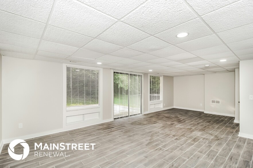 Building Photo - 587 Farmbrook Trail NE