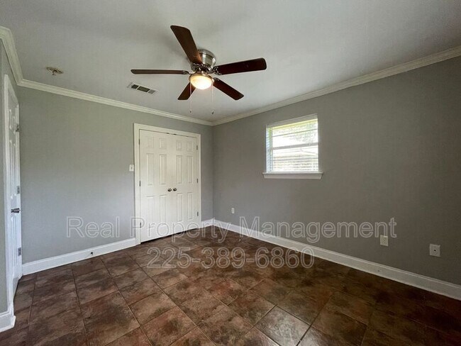 Building Photo - 275 W Chalfont Dr