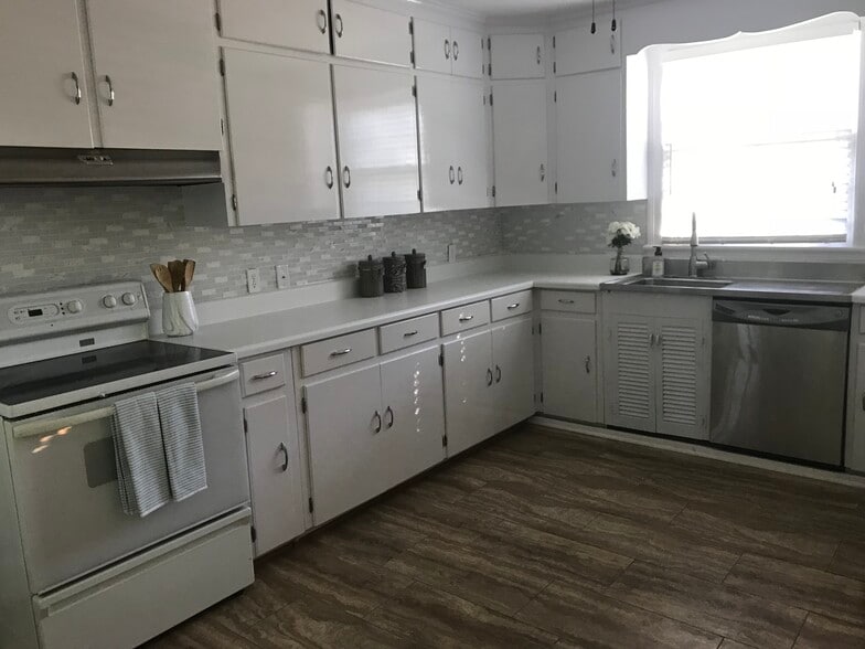Kitchen - 230 Parkview Pl