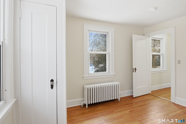 Building Photo - 815 E Main St