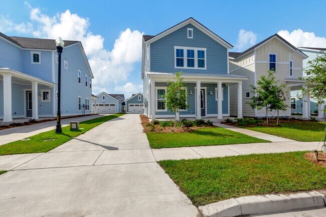 Building Photo - "Resort-Style Living Begins Right at Your ...