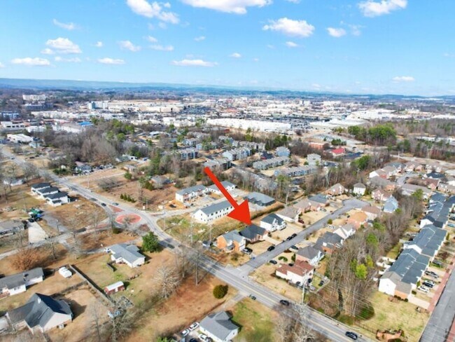 Building Photo - 1907 Igou Pl Dr